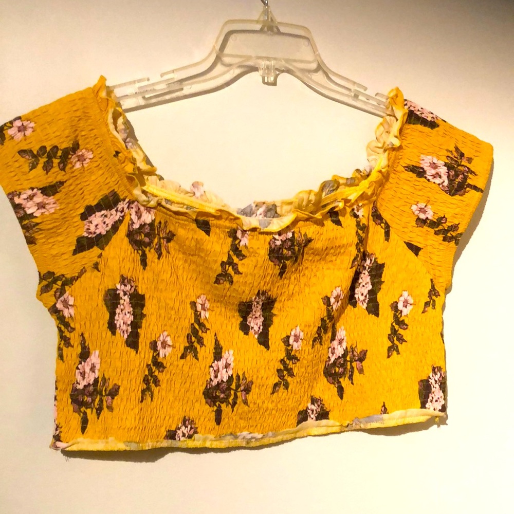 Say what? Smocked cropped short sleeve XL